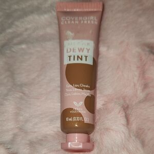 COVERGIRL Cream and Pink Blush for a Radiant Glow